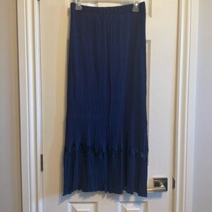 Maxi skirt with lace trim